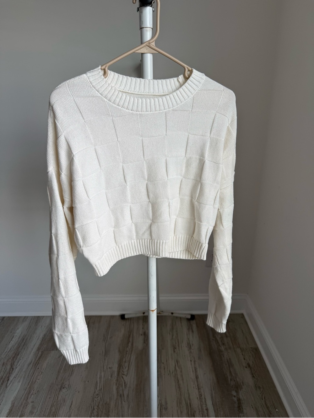 Hollister Cropped Cream Knit Sweater